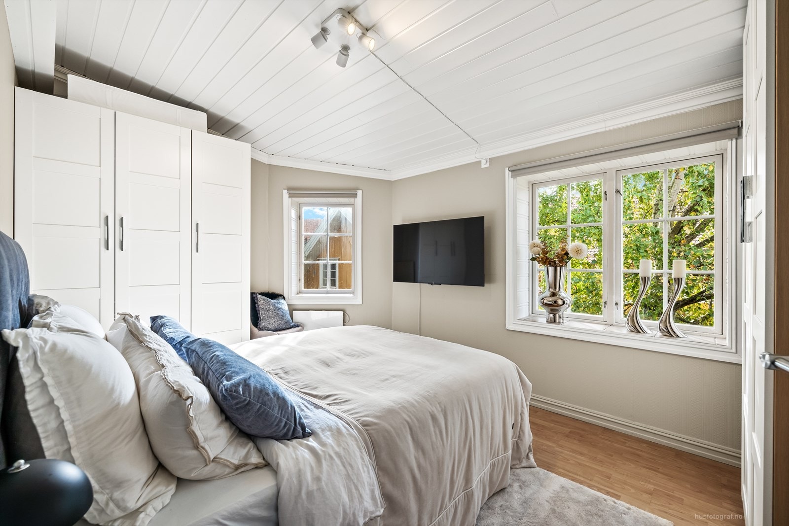 Soverom 1 - Leiligheten har to soverom, begge av god størrelse og med plass til ønsket møblering. Galleribilde
