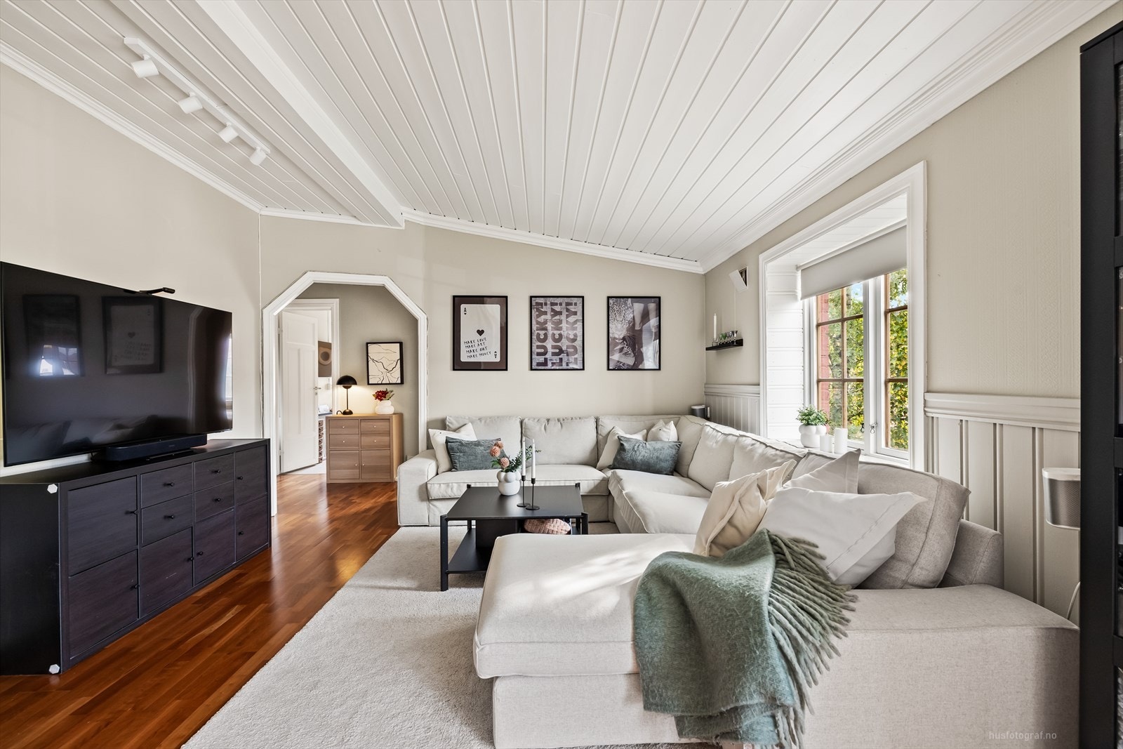 Leiligheten har en gjennomgående god og praktisk planløsning med et lyst og trivelig allrom. Galleribilde