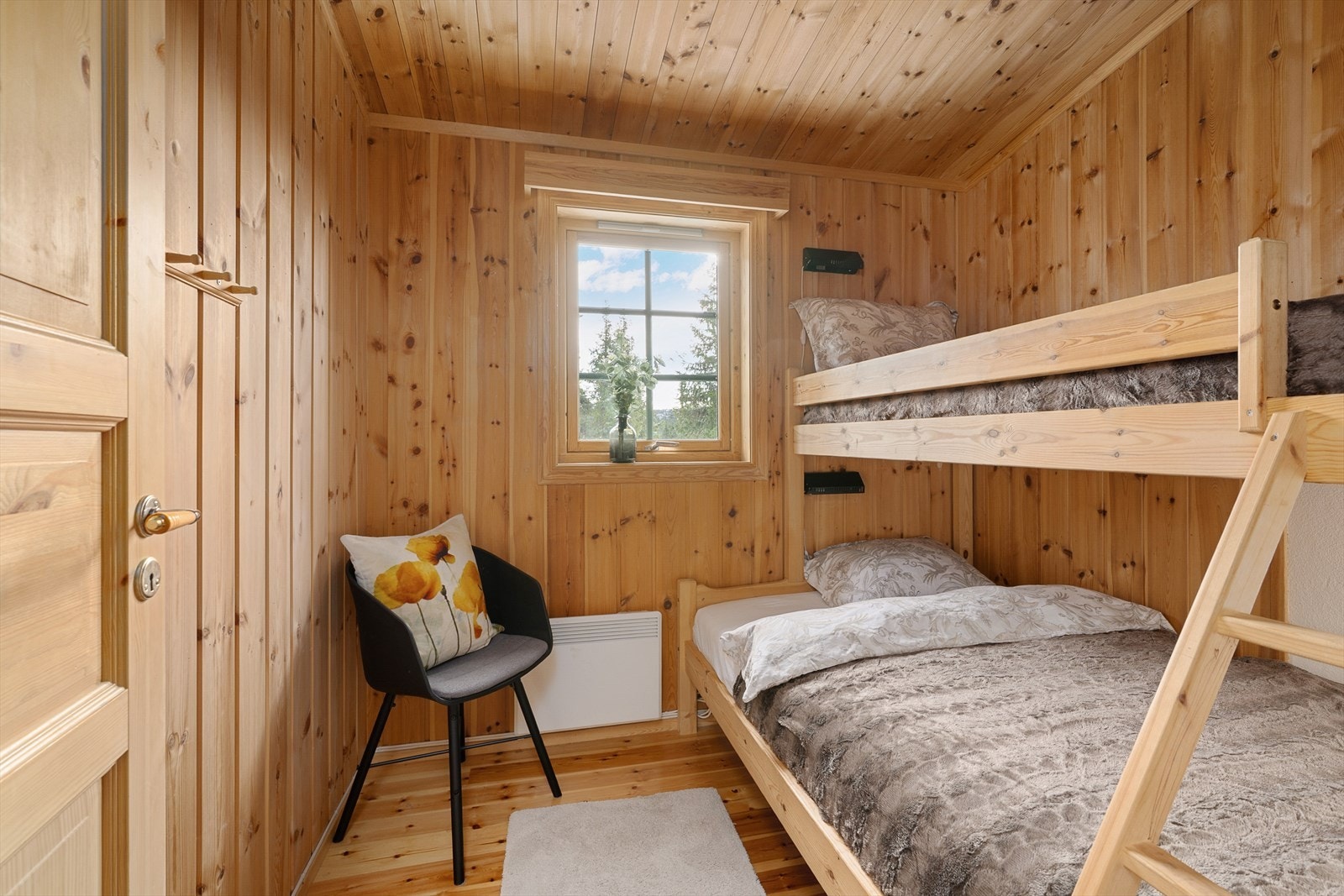 Soverom 2 er innredet med en familiekøye. Galleribilde