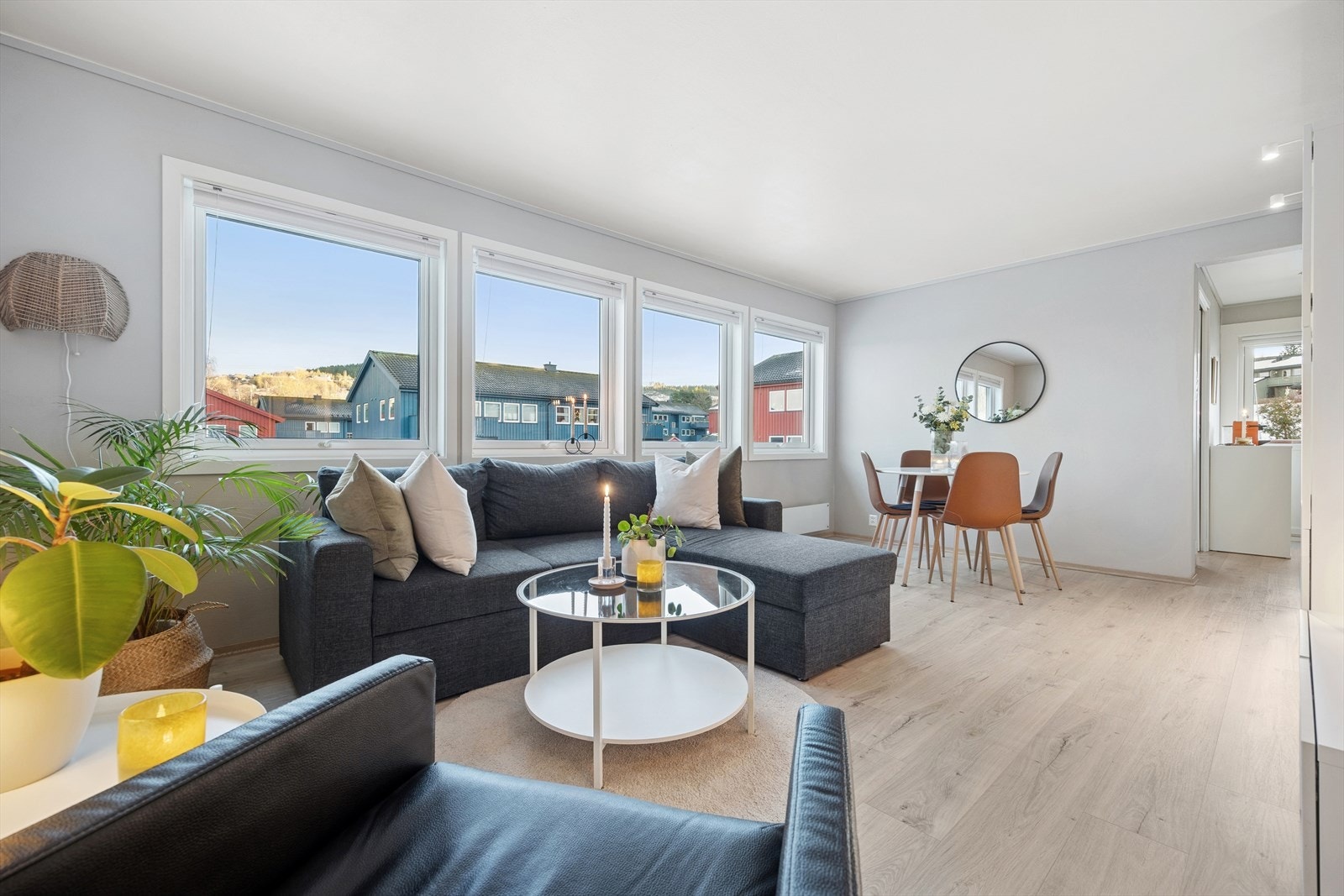 DNB Eiendom v/Espen Trana ønsker velkommen til Johan Cappelens veg 21! En lys og tiltalende leilighet i 2.etg med skjermet beliggenhet på populære Nardo. Galleribilde