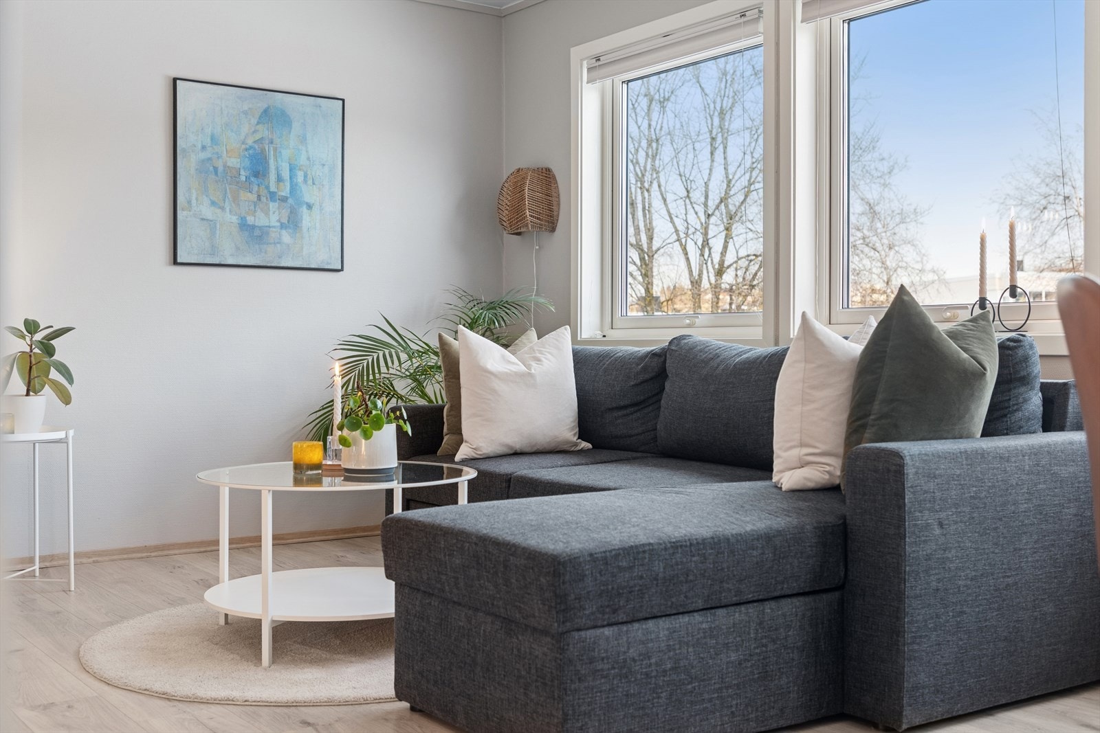 Gjennomgående pen leilighet med meget god standard. Galleribilde