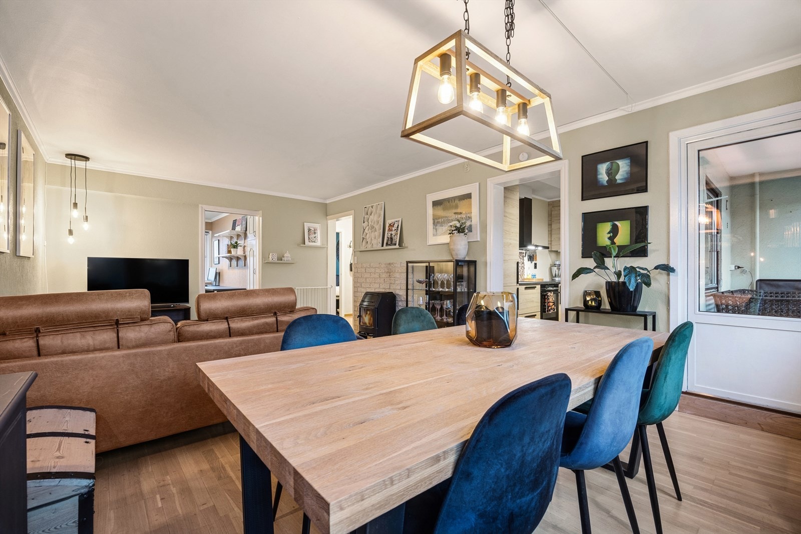 God plass til spisegruppe. Galleribilde