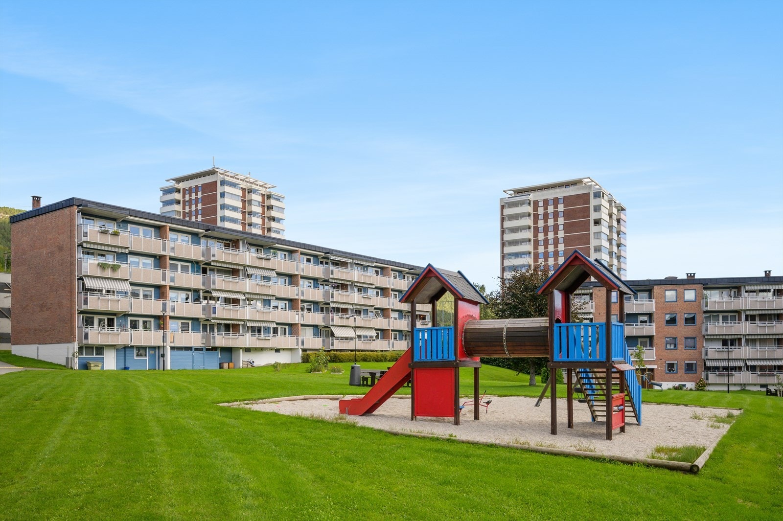 Fellesområdet byr på flotte lekeplasser som gir de minste trygge og morsomme uteaktiviteter. Galleribilde