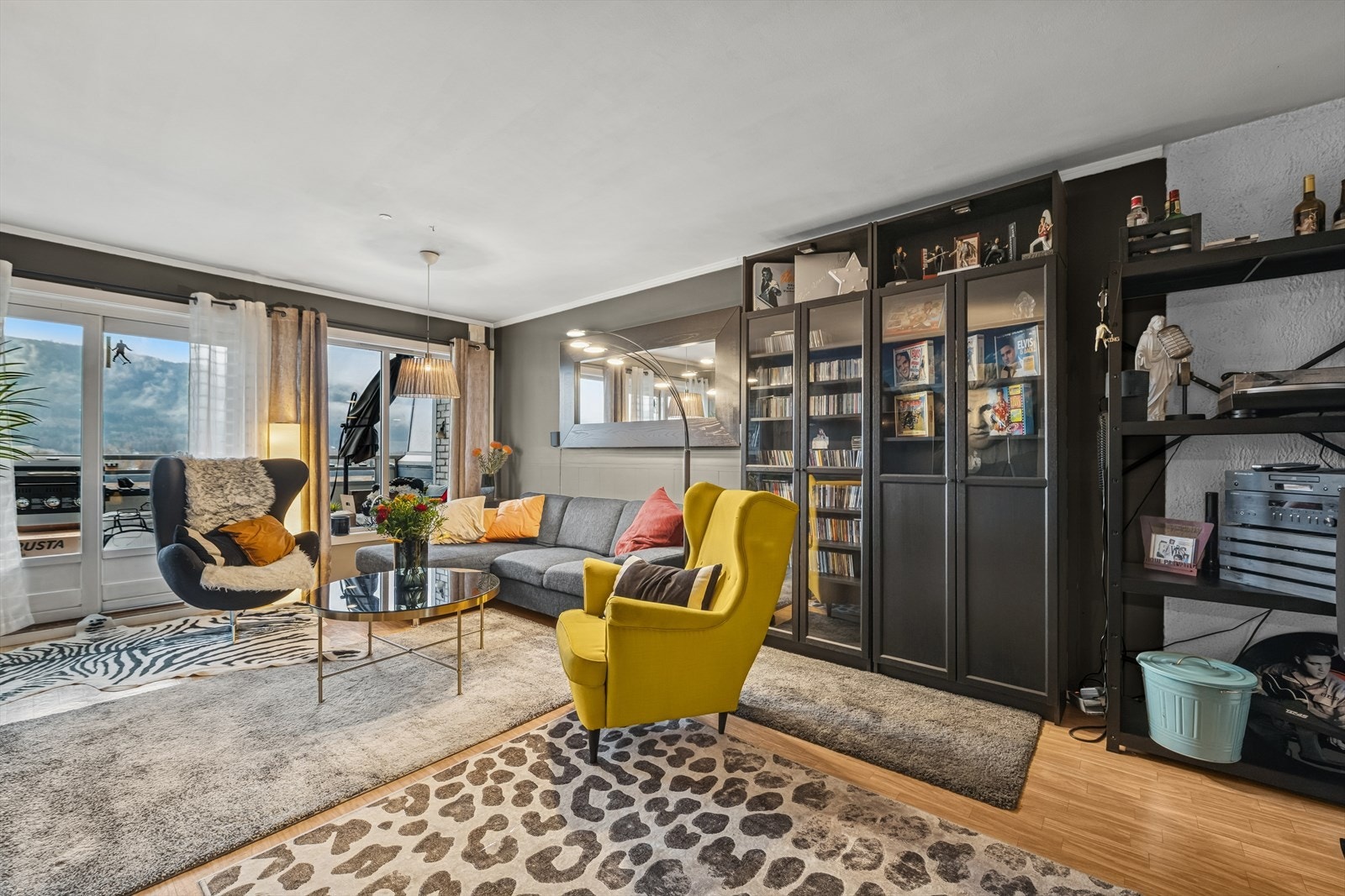 Fra stuen har du direkte utgang til en solrik balkong, perfekt for morgenkaffen eller avslapping i kveldssolen. Galleribilde