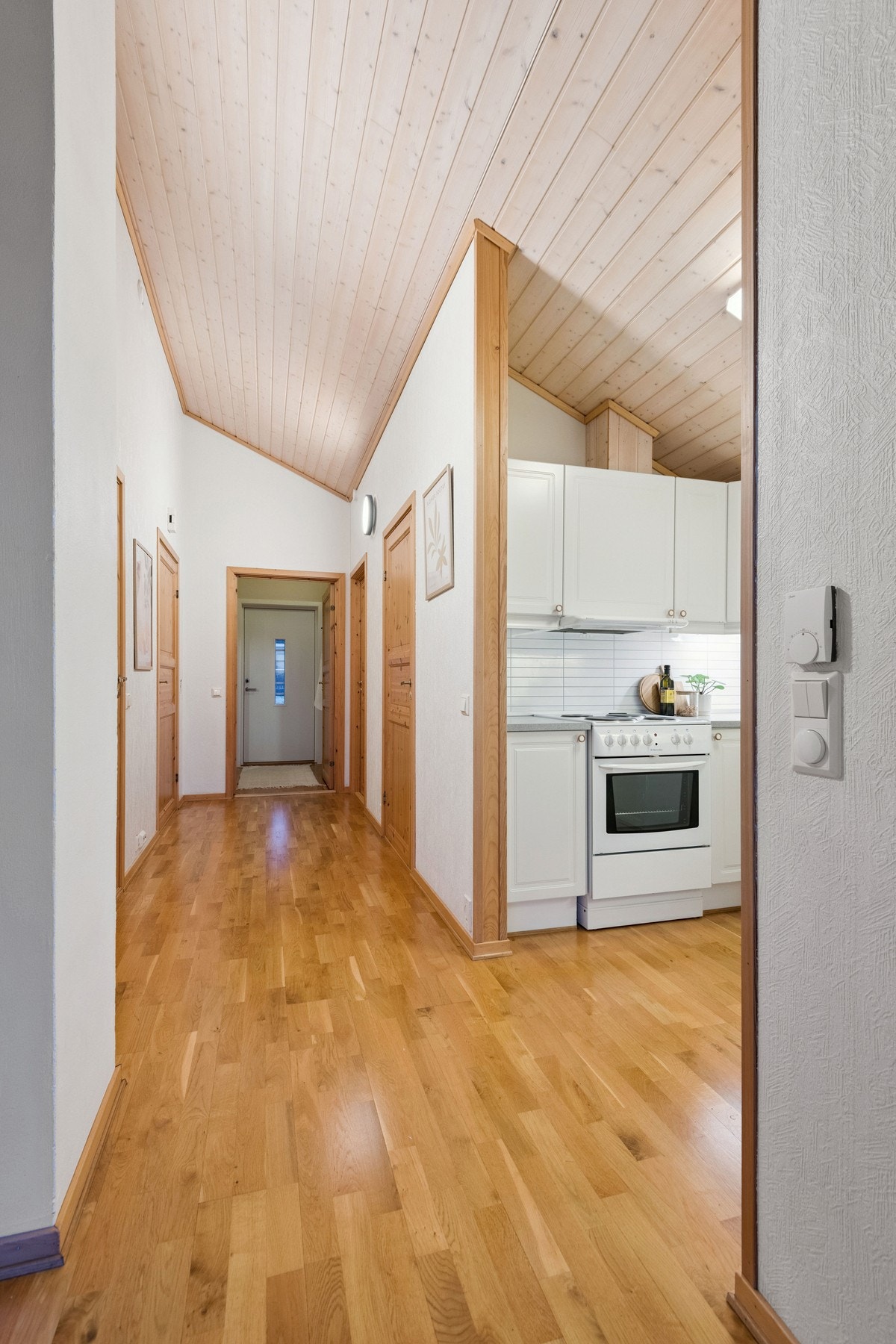 Leiligheten er praktisk innredet med alt på et plan og inngang rett inn på hovedplan. Galleribilde