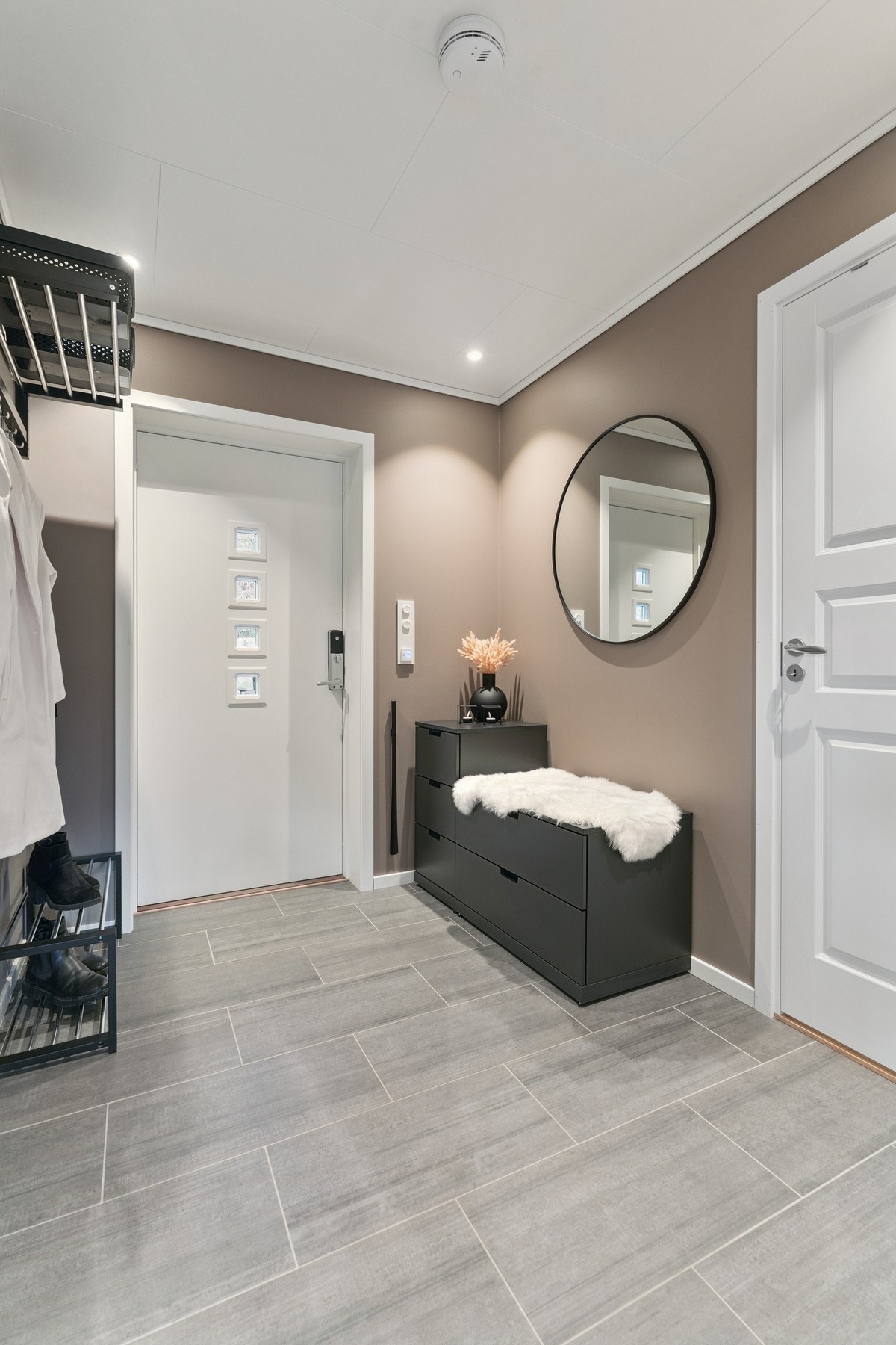 Romslig gang med god plass. Galleribilde