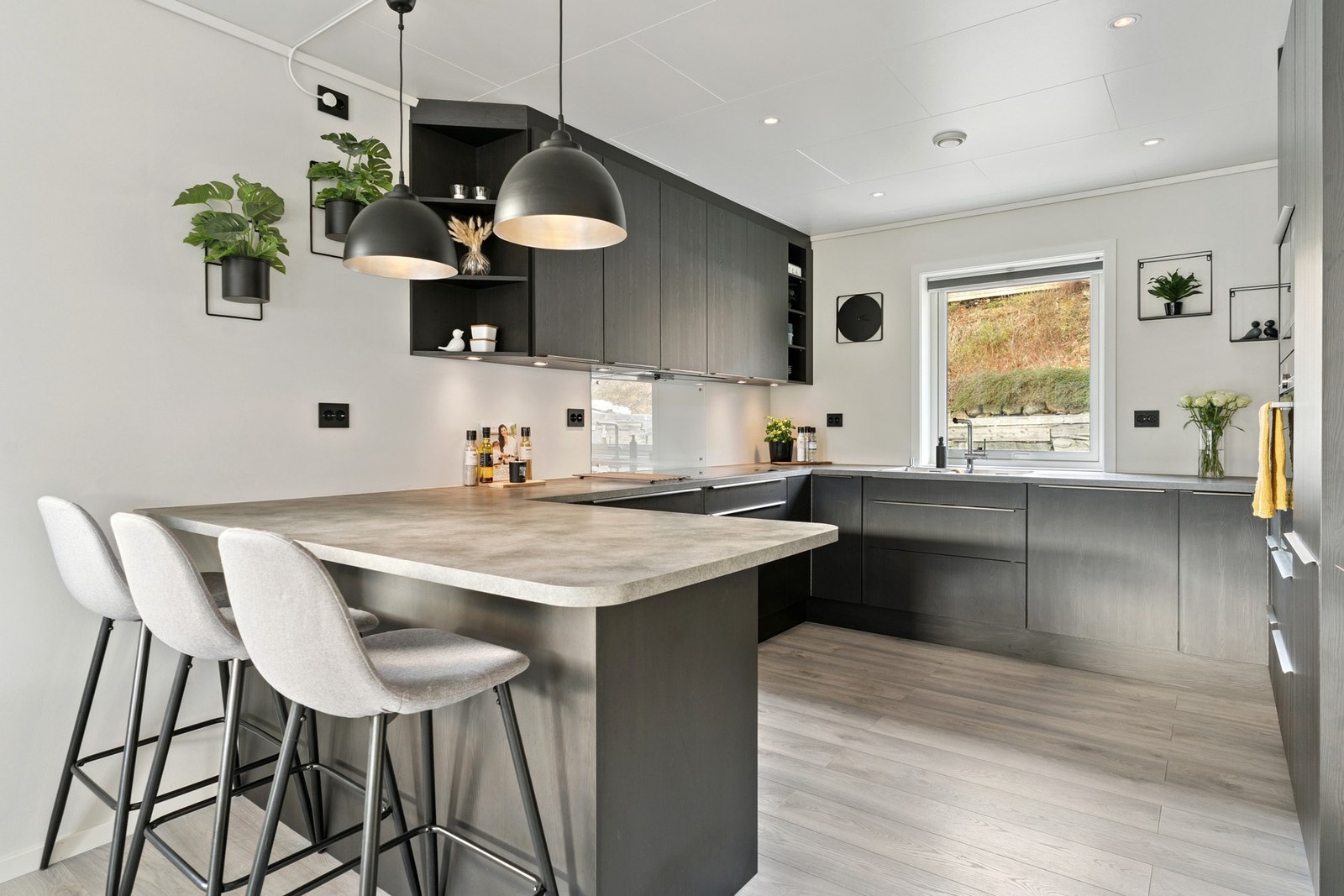 Spiseplass på kjøkkenet. Galleribilde