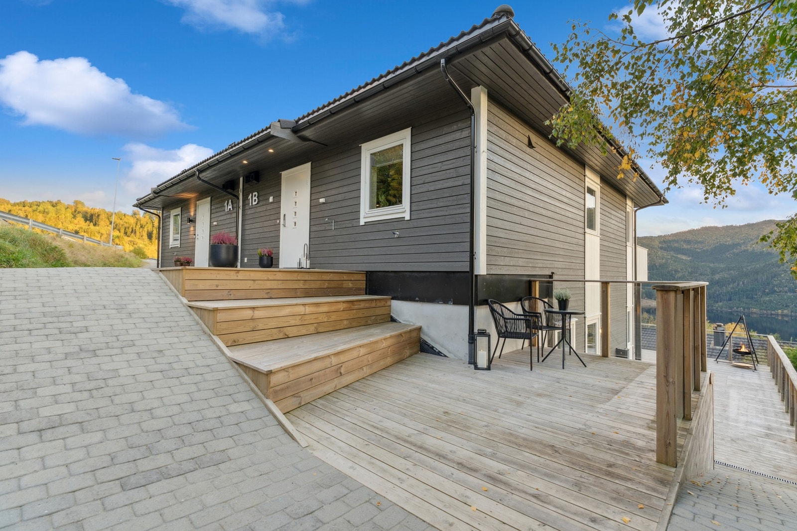 Moderne og innholdsrik tomannsbolig fra 2019. Galleribilde