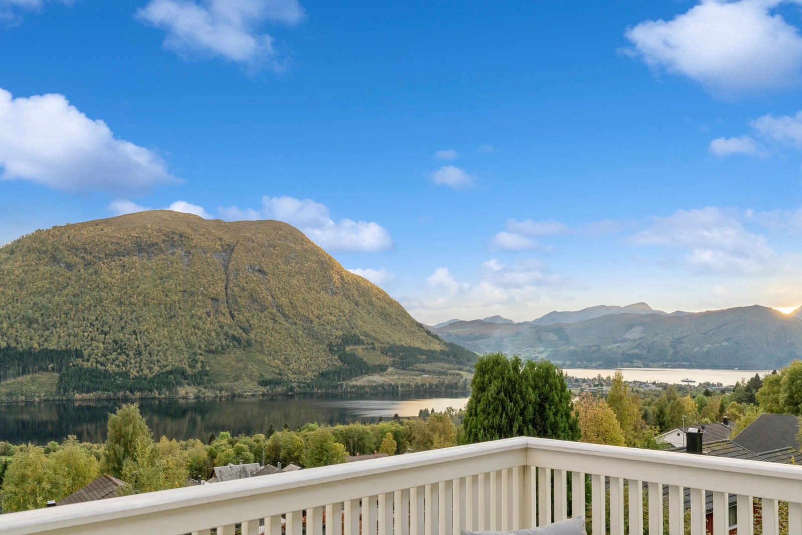 Vil du nyte denne utsikten? Husk å ordne finansieringsbevis før visning! Galleribilde