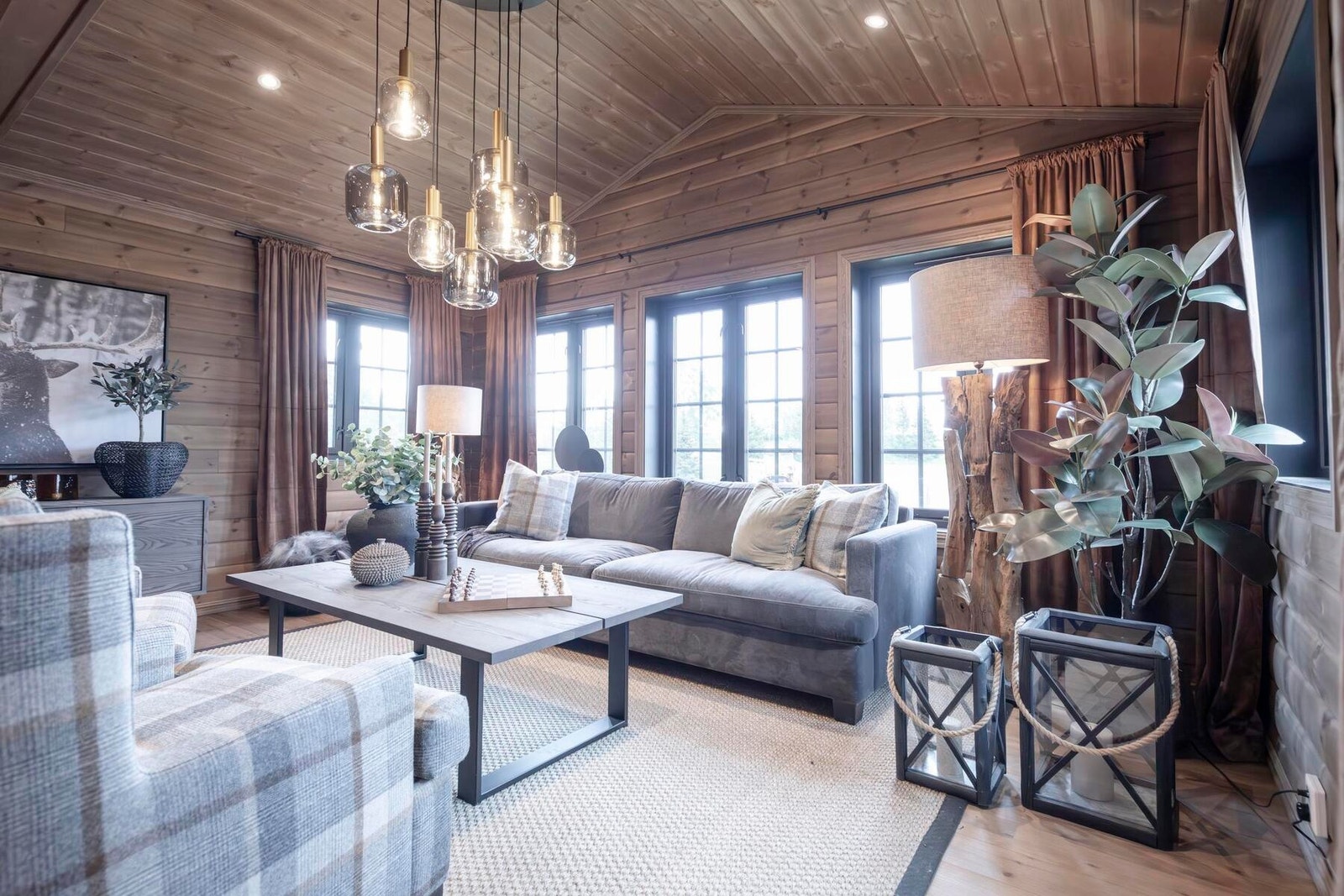 Koselig stuedel med utgang til terrasse.
Foto fra vår visningshytte Rondablikk 100 på Hellerudsletta. Galleribilde