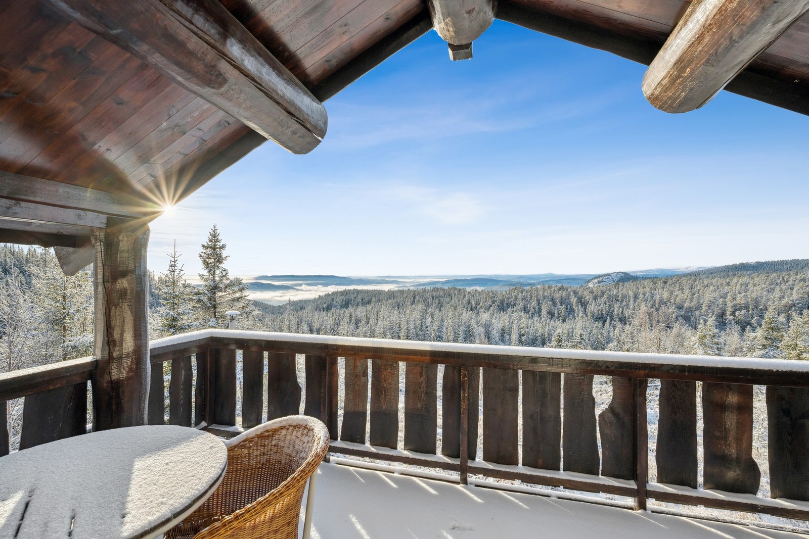 Fra balkongen kan også den fantastiske utsikten nytes. Galleribilde