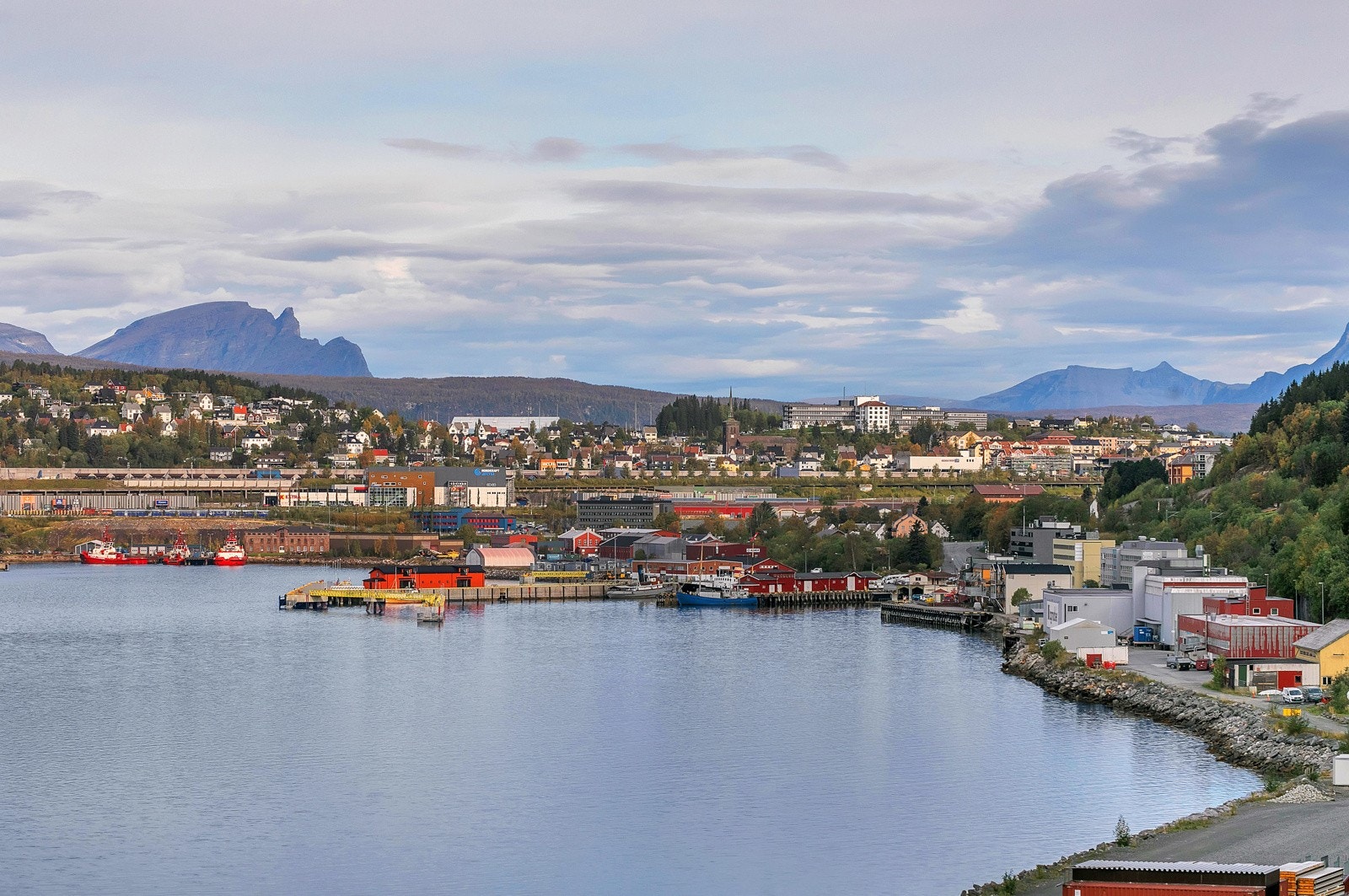 Flott beliggenhet omtrent 3 km fra Narvik sentrum - midt mellom sentrum og Ankenes.