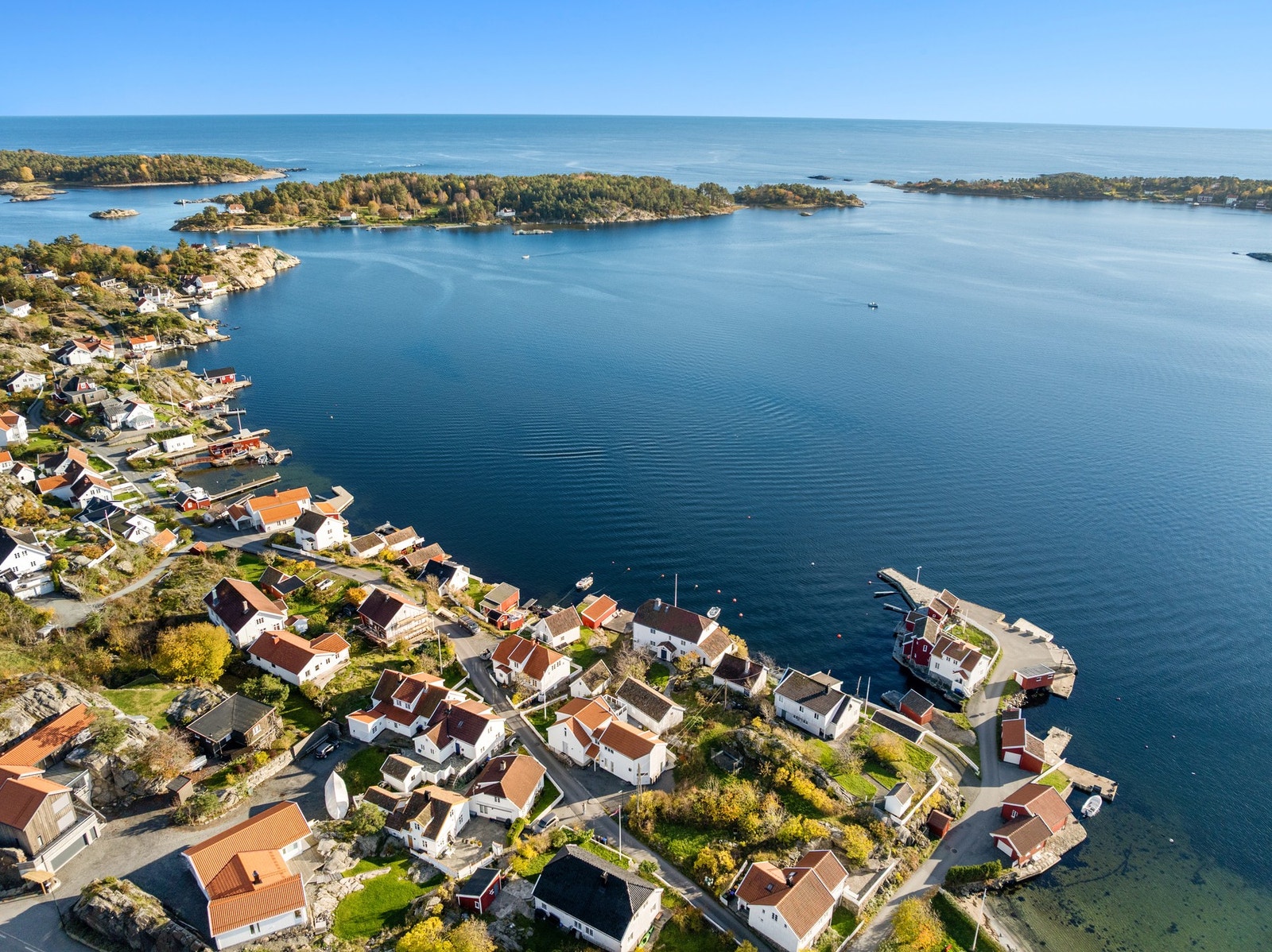 Tromøy byr på flotte turstier, spektakulære strender og en rekke kulturattraksjoner. Galleribilde