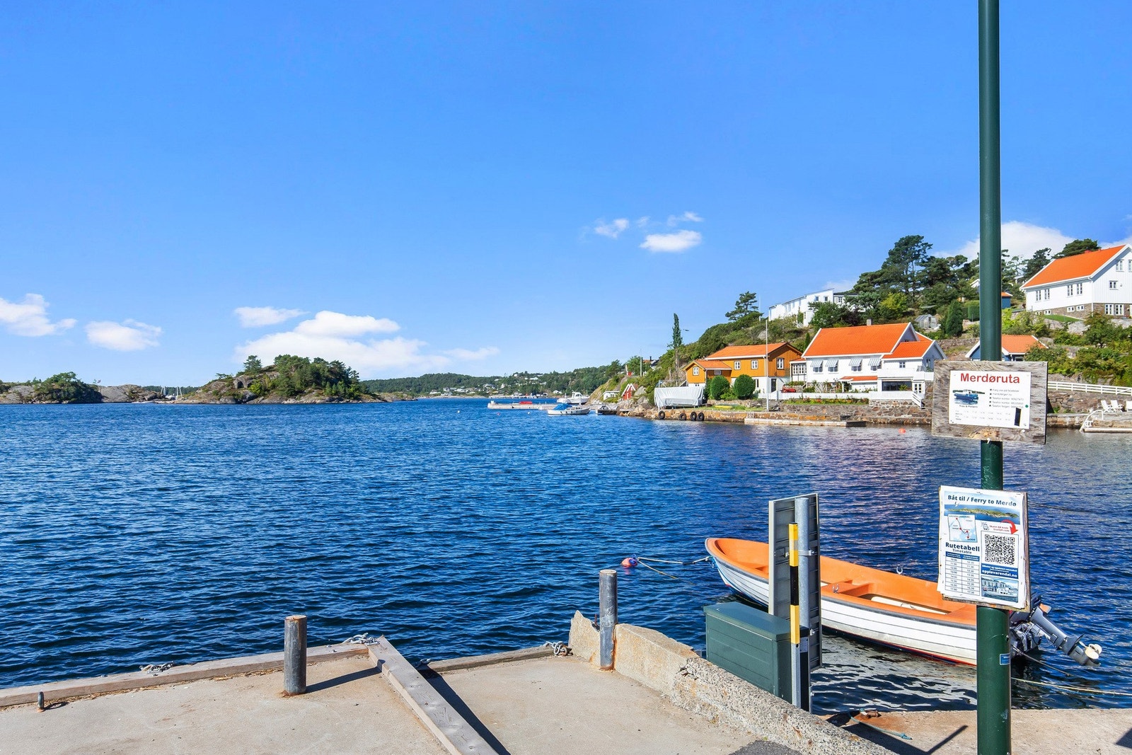 Fra boligen er det umiddelbar nærhet til både busstopp og ferjekai. Galleribilde