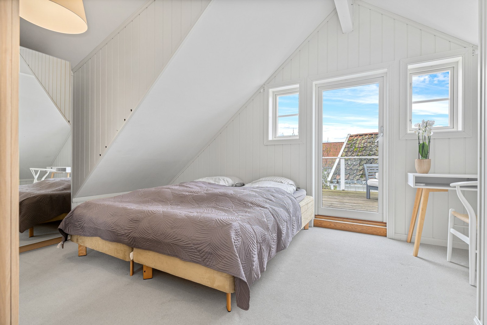 Fem pene soverom er samlet i 2. etasje, svært praktisk hvis man har små barn. Galleribilde