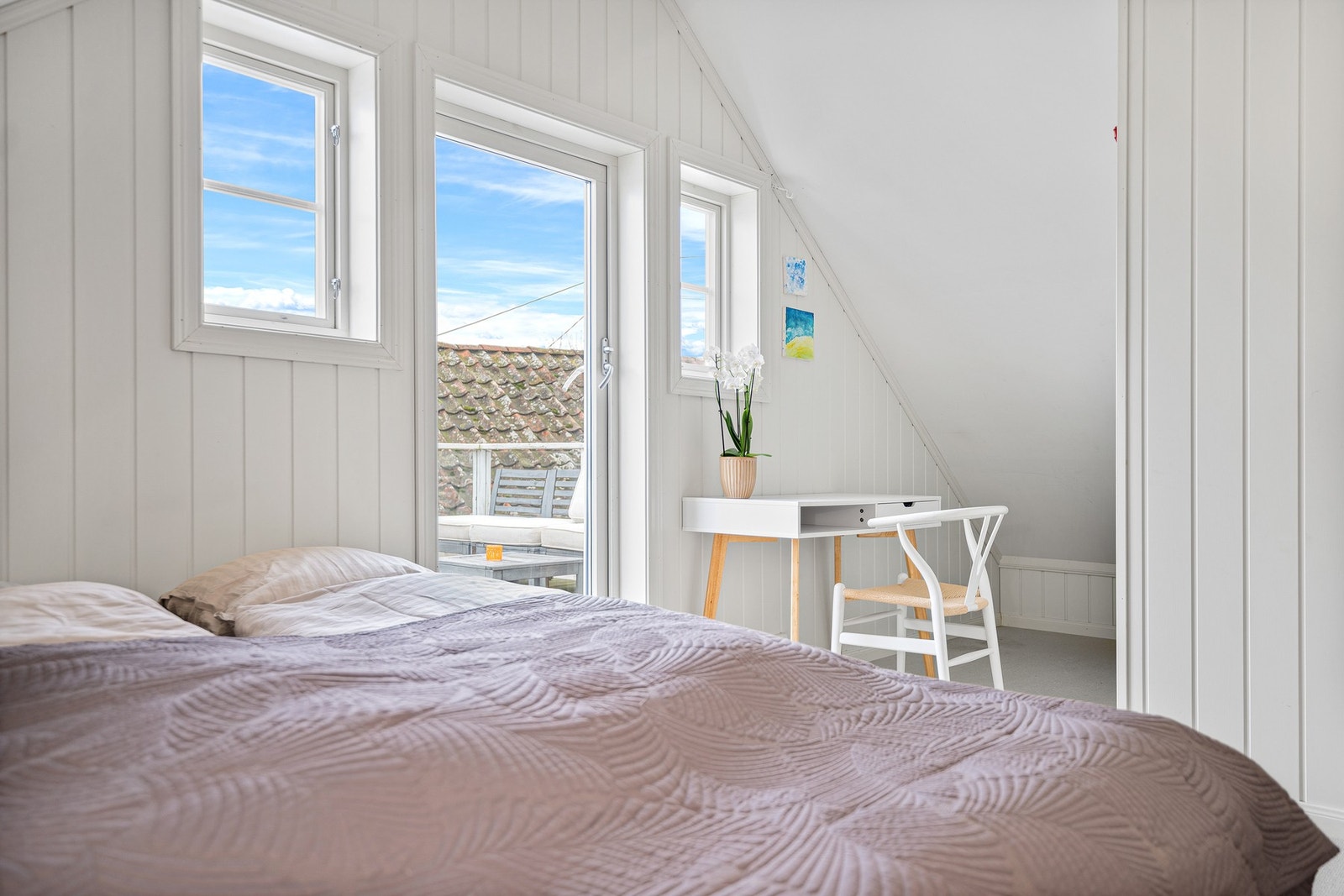 Soverommet har god plass til kontormøbler eller andre oppbevaringsmøbler. Galleribilde