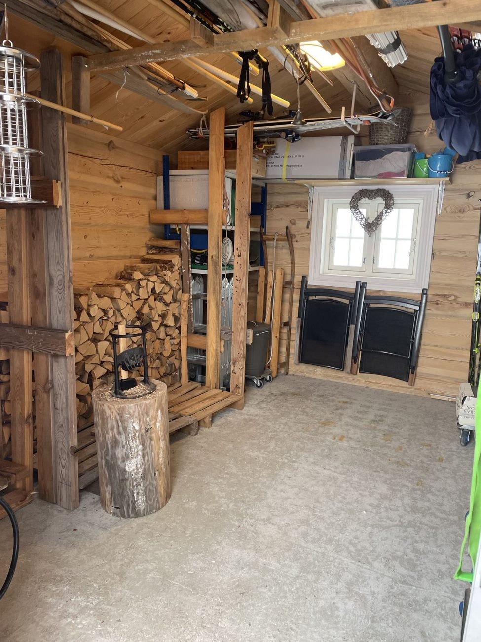 Bod/anneks med god plass til oppbevaring. Galleribilde