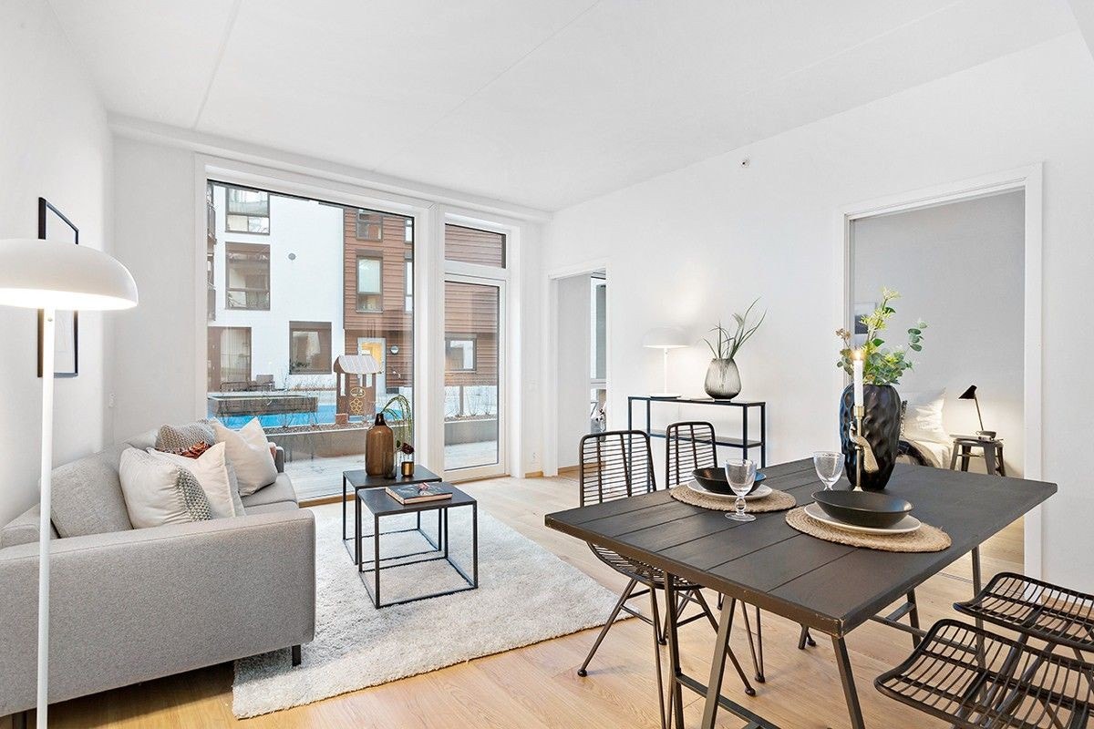 Stuen - NB den er malt i sort - sorte vegger Galleribilde