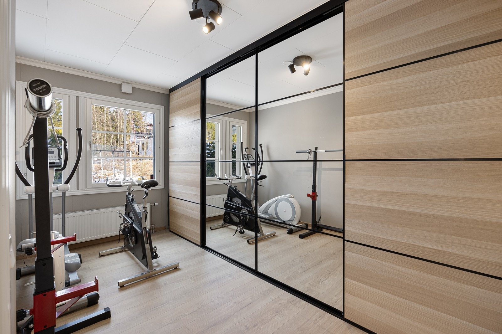 Soverommet i første etasje benyttes i dag som treningsrom. Galleribilde