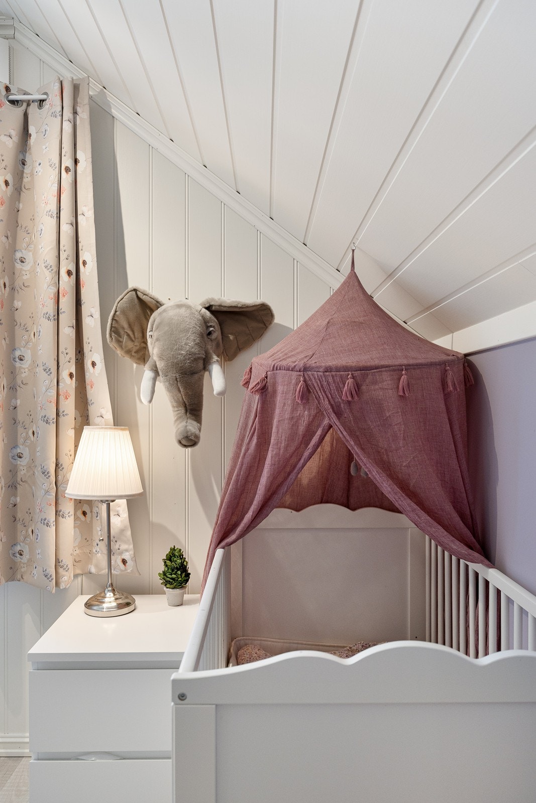 Soverom III i 2. etasje. Galleribilde