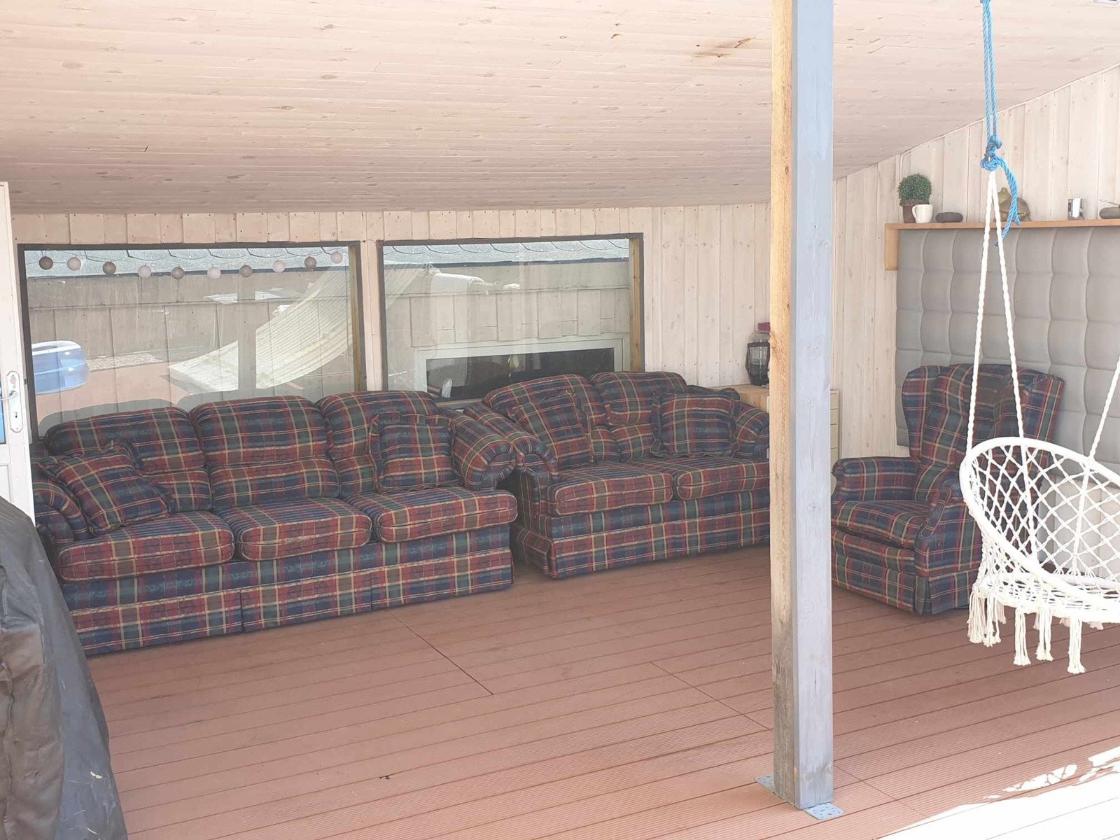 Utestuen som kan åpnes opp og gi fint lys inn i stuen Galleribilde