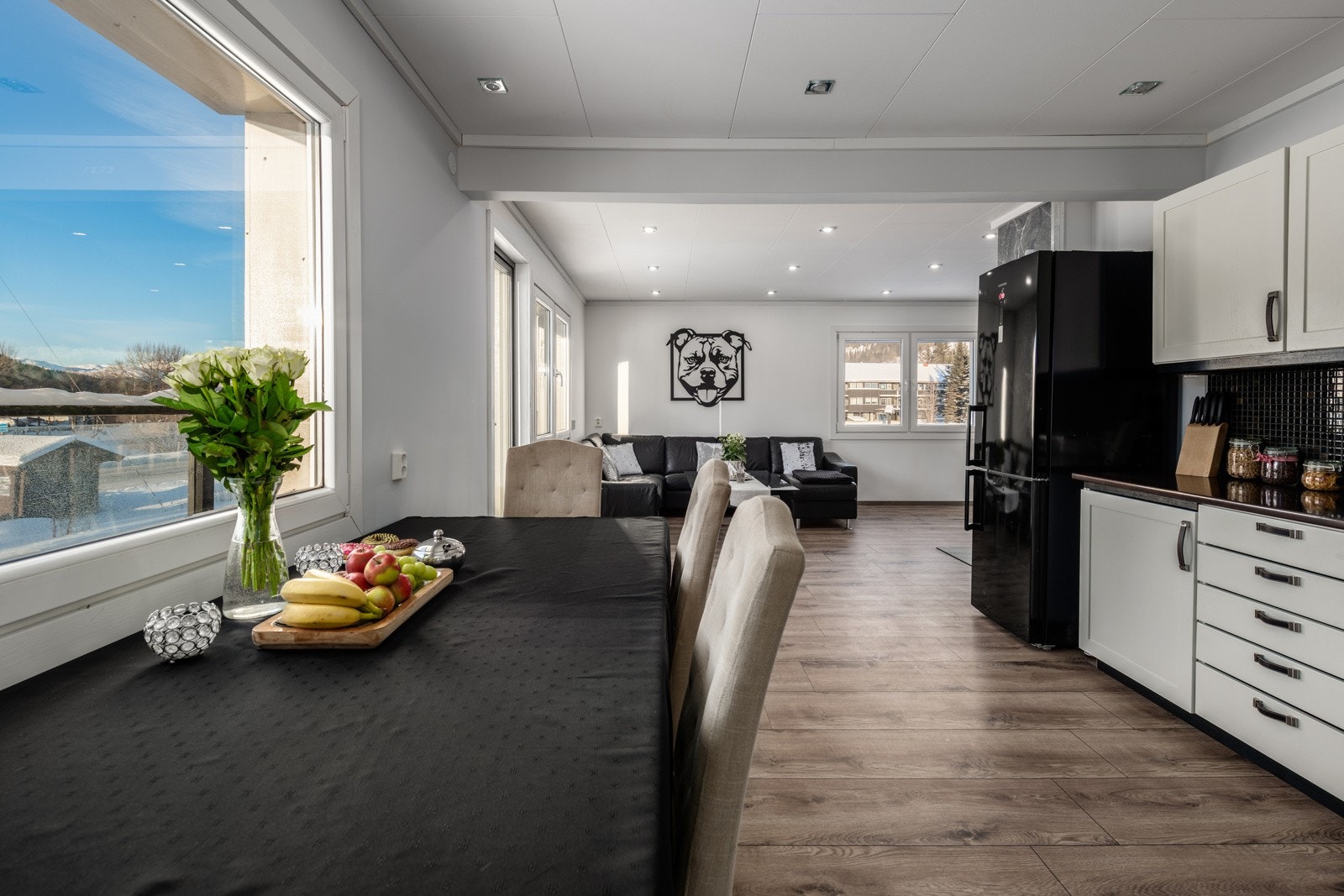 Her kan man nyte utsikten mens man har et hyggelig måltid Galleribilde