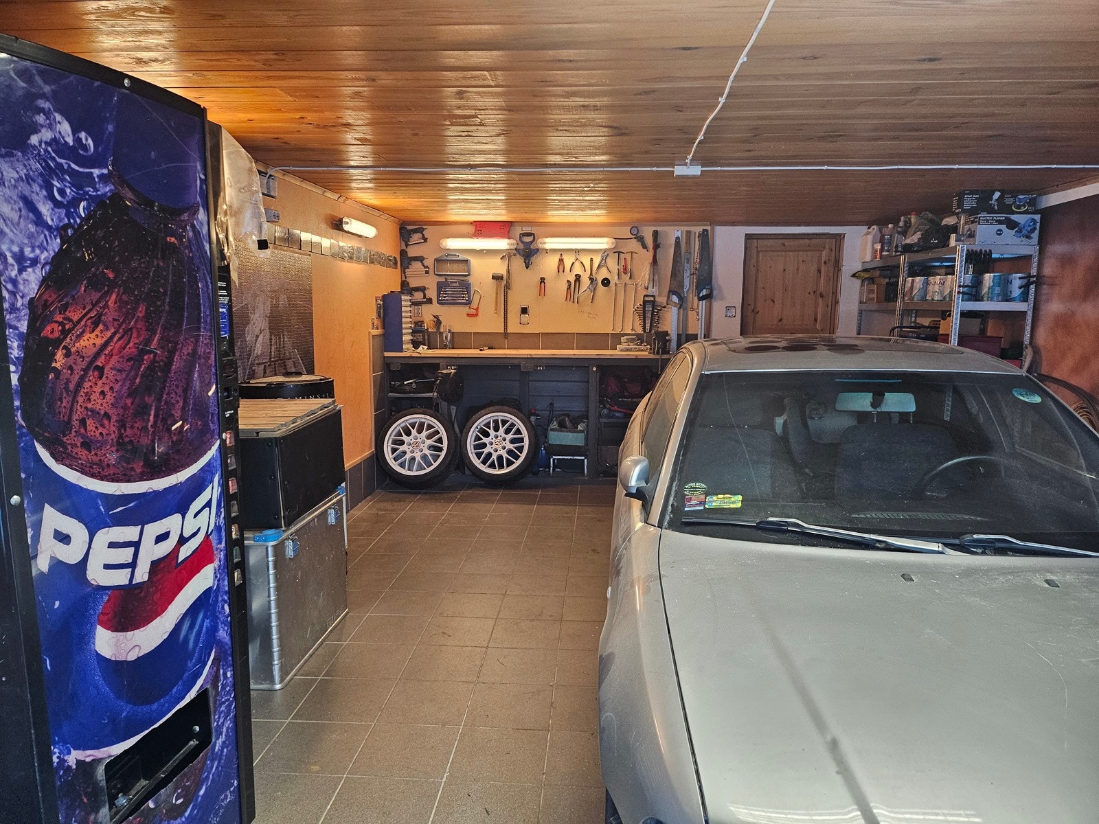 Garasjen ved siden av hobbyrommet Galleribilde