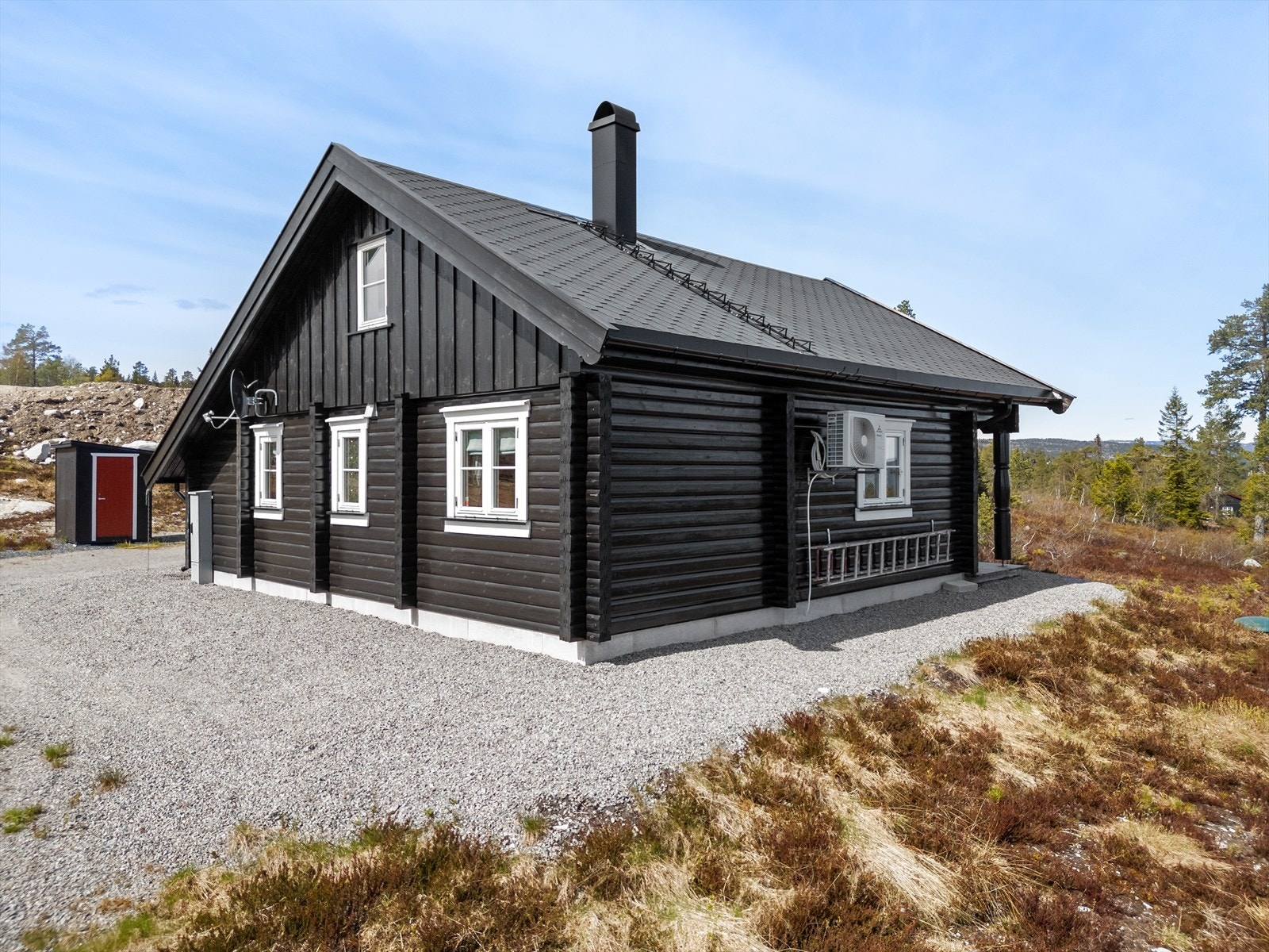 Selger opplyser at de betaler ca. 9 000 per år for brøyting av vei. Galleribilde