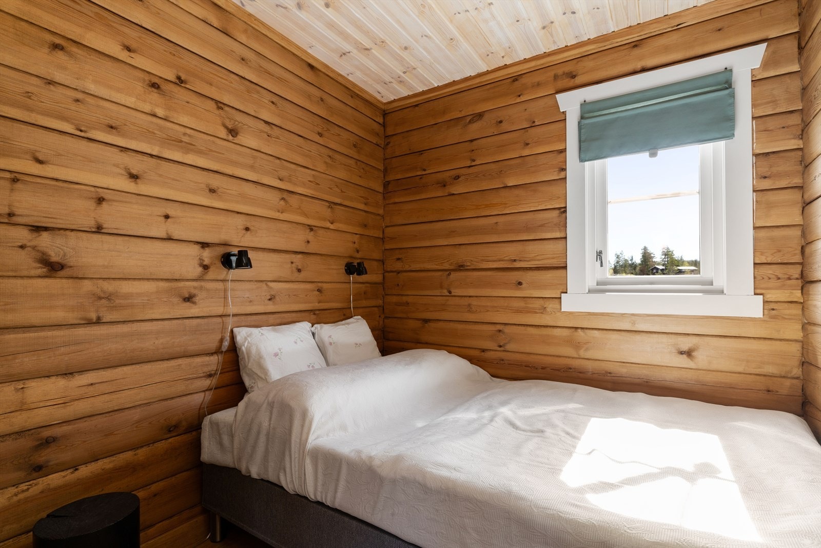 Hytta har to soverom i 1.etasje. Galleribilde