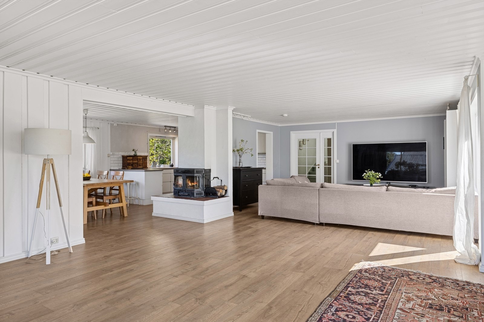 Det er vannbåren varme i stuen og på kjøkkenet. Galleribilde