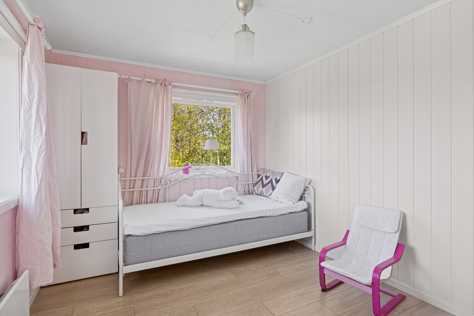 Med fire soverom får man plass til hele familien. Galleribilde