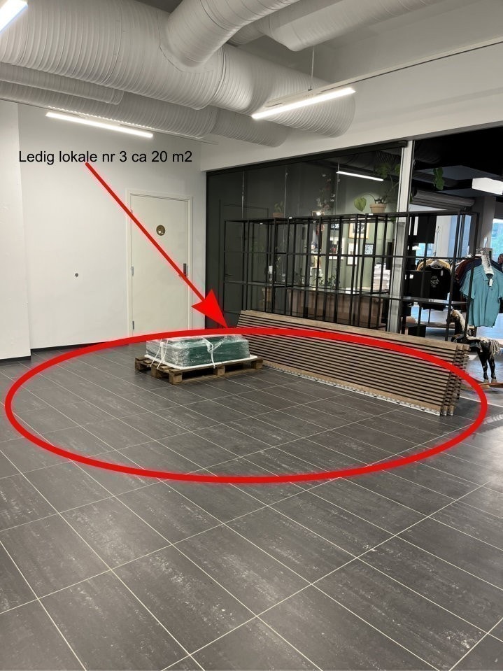 Lokale nr 3 ca 20 m2 i 1. etg. Galleribilde