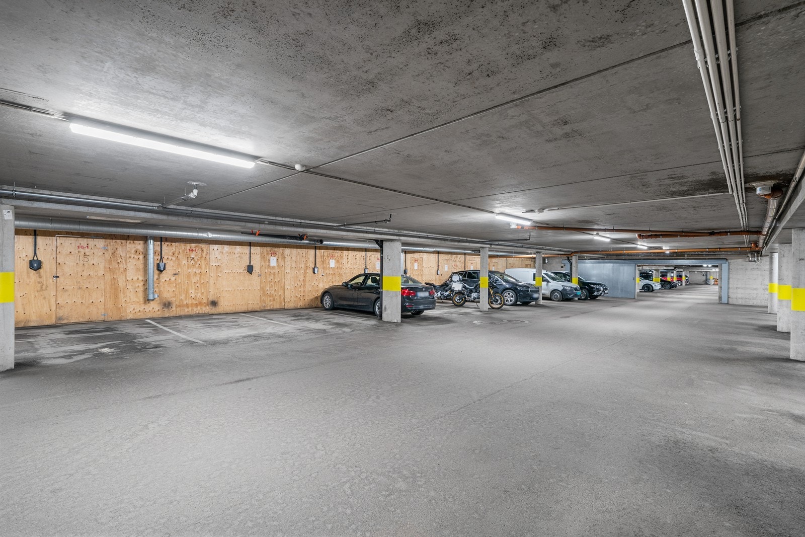 Det medfølger 1 garasjeplass i felles oppvarmet garasjeanlegg. Galleribilde