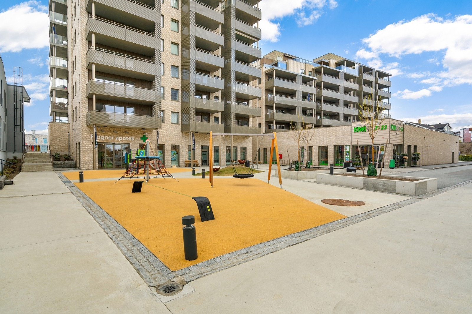 For dagligvarehandel finnes Kiwi Frogner kun en kort kjøretur unna. Galleribilde