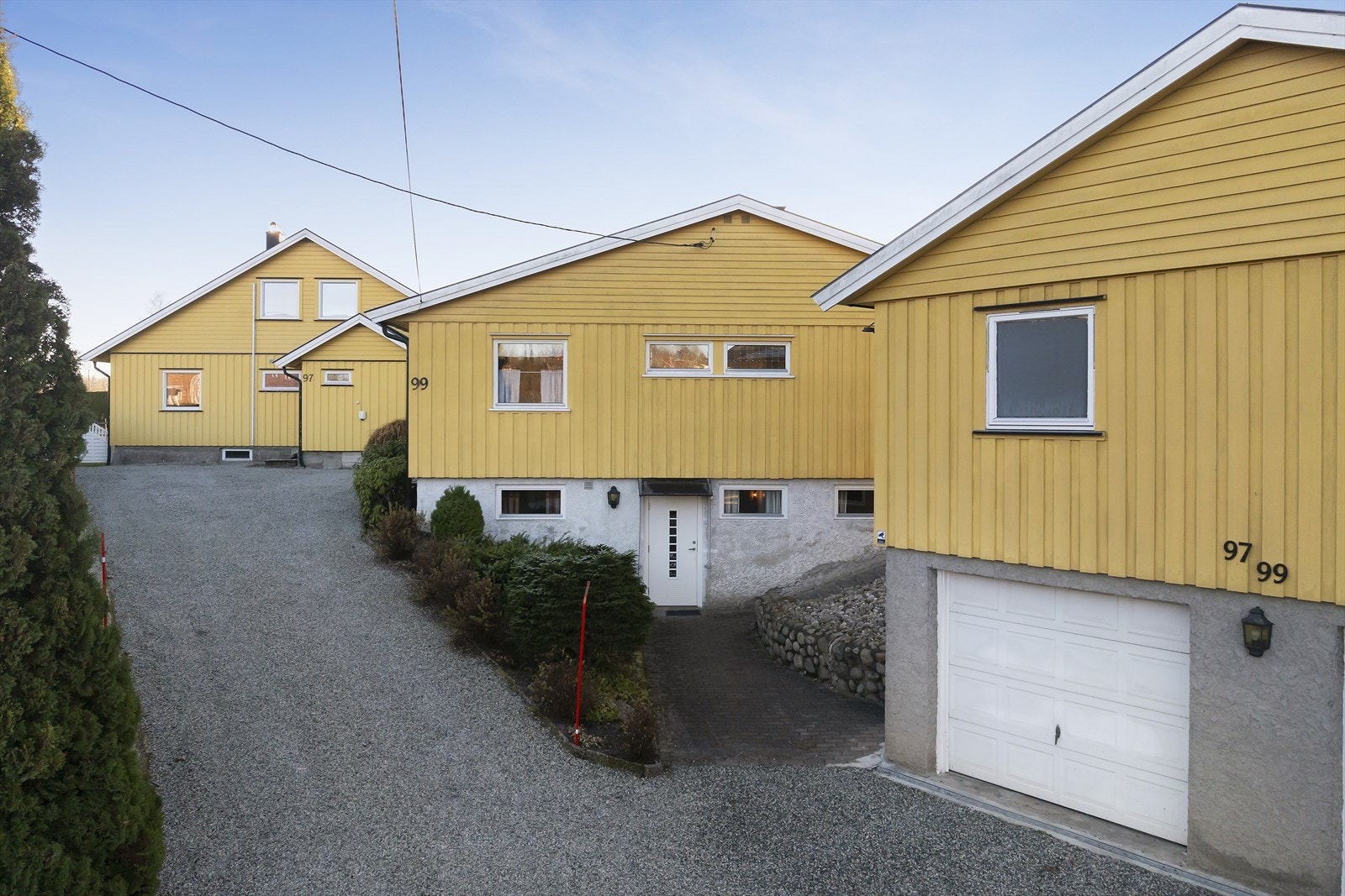 Pen opparbeidet gruset gårdsplass Galleribilde