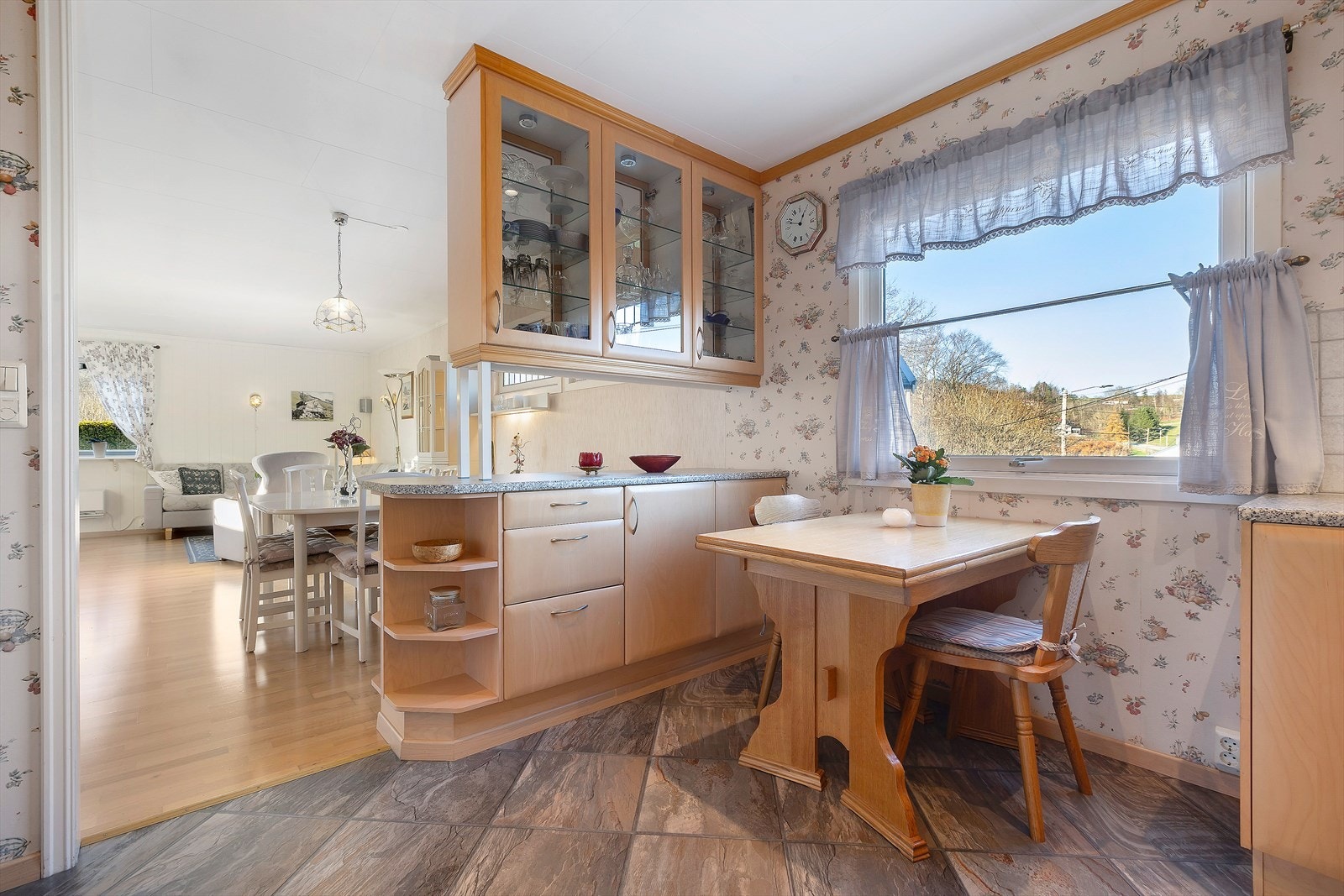 Delvis åpen planløsning til stua Galleribilde