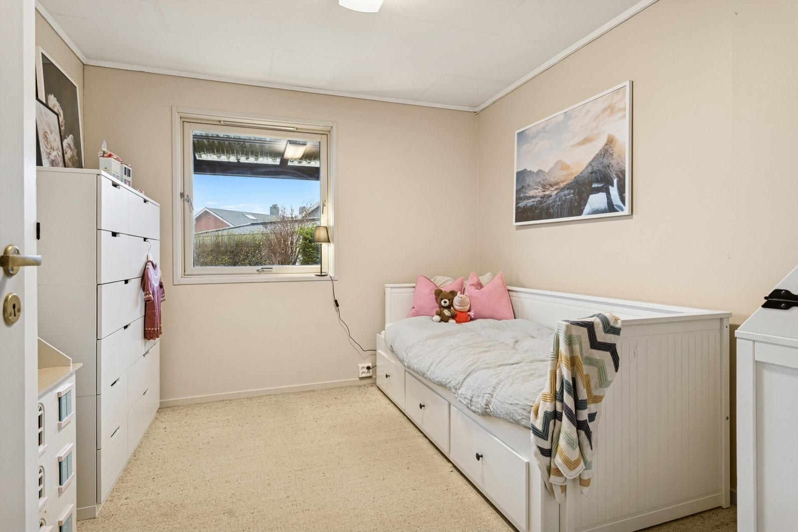 Soverom for den aller minste med god plass til lek og moro. Galleribilde