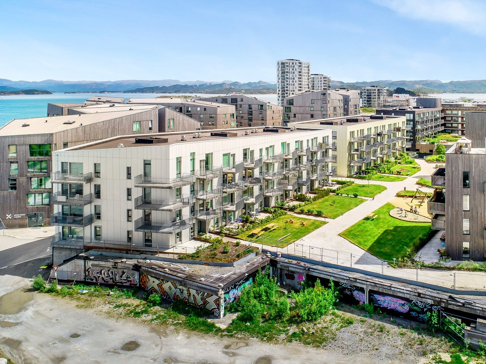 Dette er en moderne 3-roms leilighet med sentral beliggenhet i populære Stavanger Øst. Galleribilde