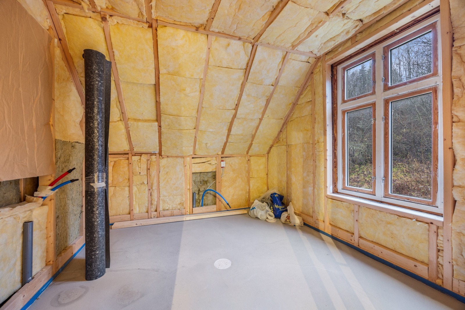 Det er klargjort vannrør og avløp til fremtidig bad i 2 etasje, Galleribilde