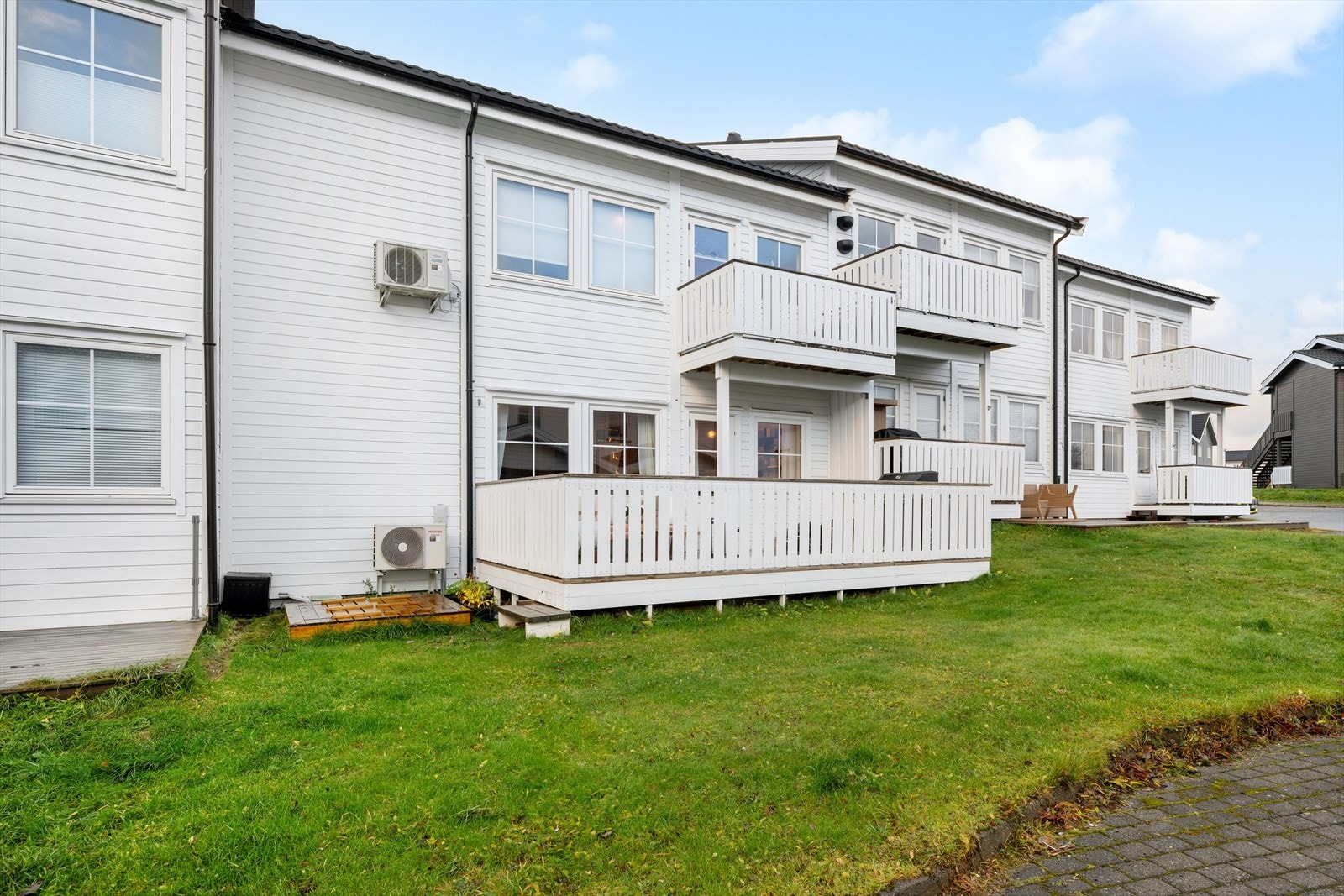 Med leiligheten følger det en fast parkeringsplass. Galleribilde