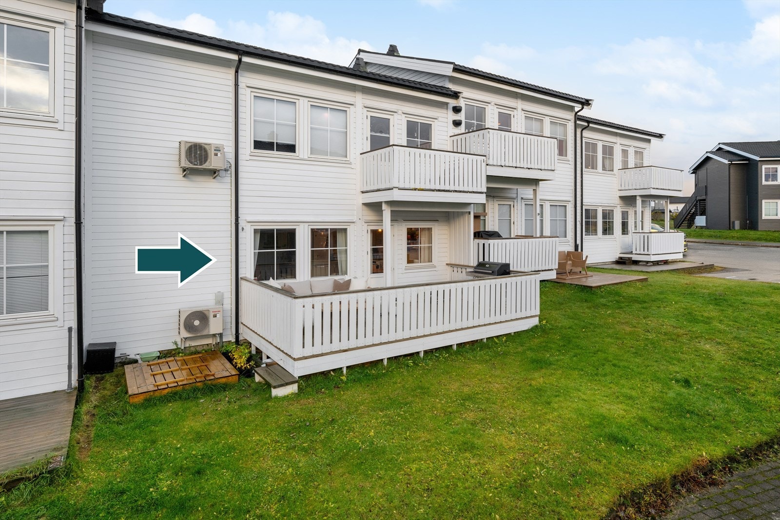 Leiligheten ligger fint til i byggets første etasje og har enkel adkomst på bakkeplan. Galleribilde