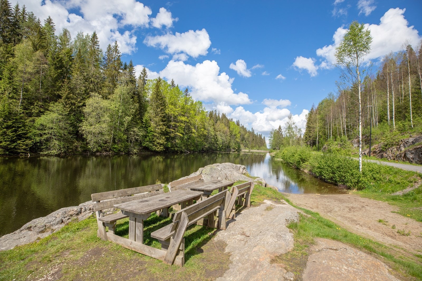 Flere turmuligheter mot Kurland og Løvenstad. Her fra Åmotdammen som er en populær badeplass. Galleribilde