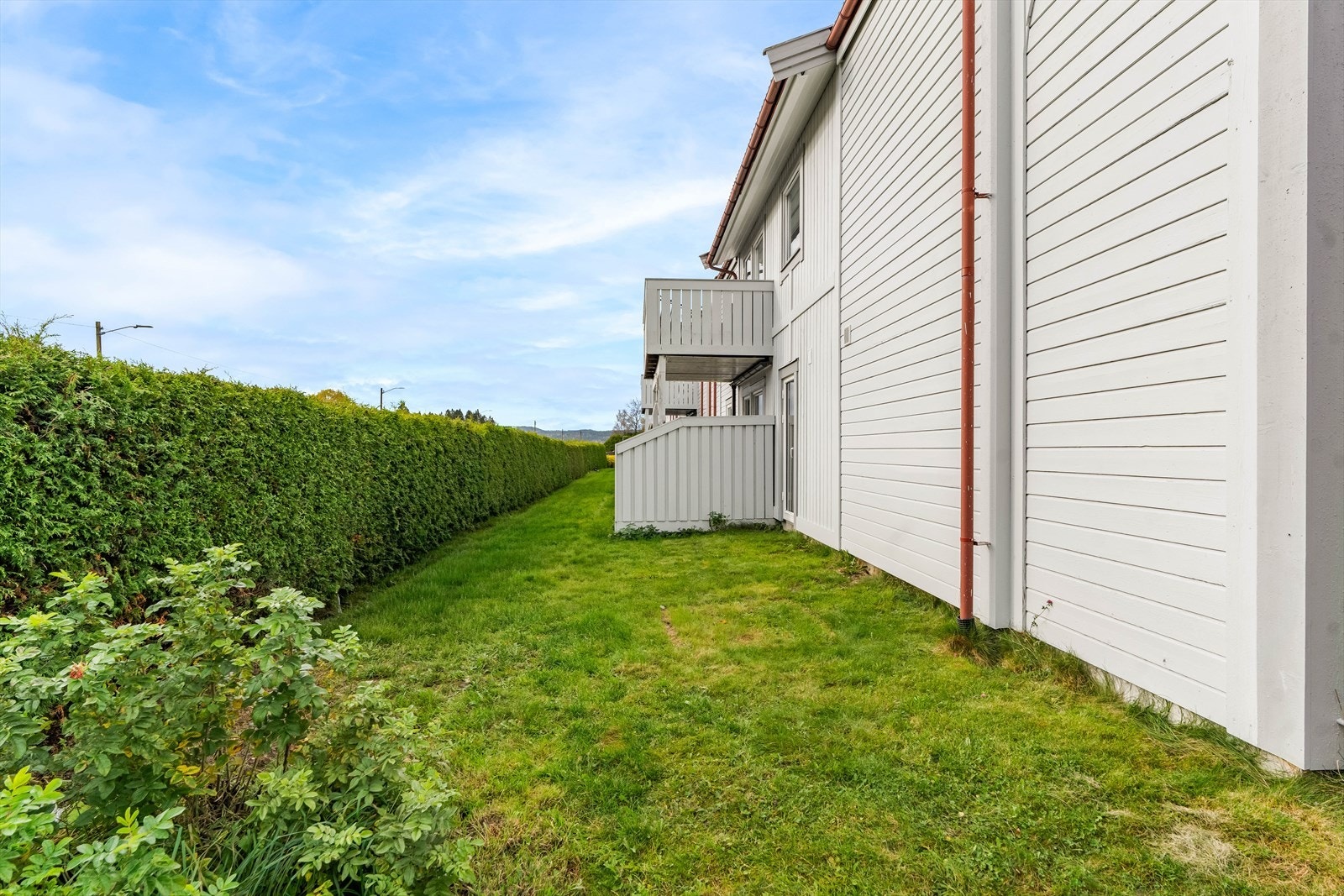 Skjermede omgivelser i og med at boligen ligger på enden. Galleribilde