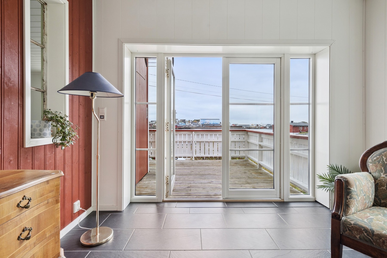 Terrassedøren kan åpnes helt opp. Galleribilde