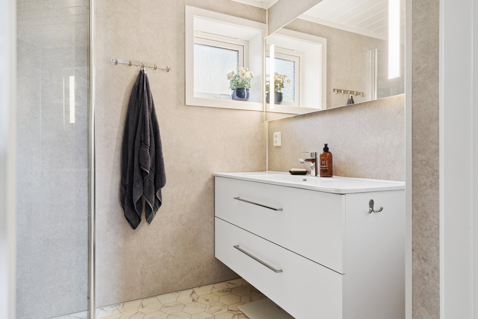 Lekkert bad som ble modernisert i 2024. Galleribilde