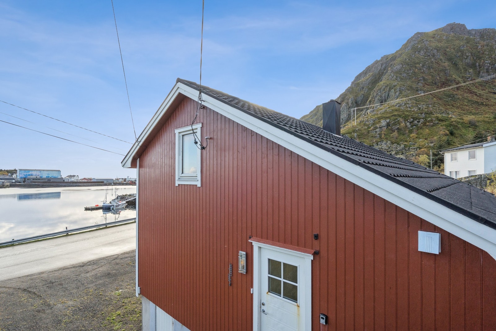 Ellers er Lofoten et eldorado for friluftsinteresserte med muligheter for sykling, padling, fisking, klatring, skiløyper m.m. Galleribilde