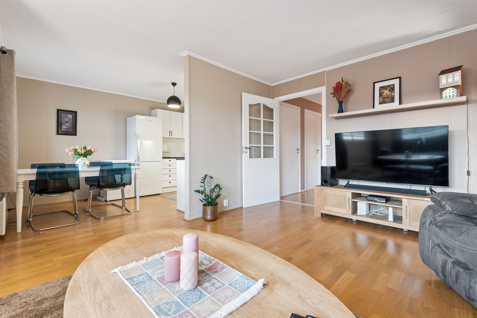 Planløsningen er arealeffektiv og det er god plass til ulik møblering. Galleribilde