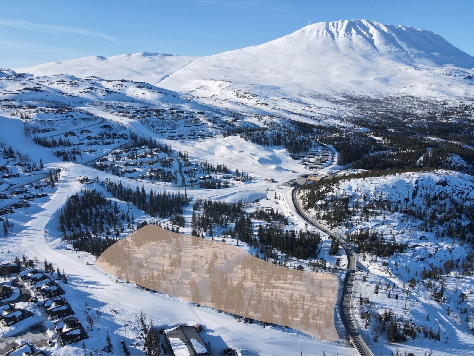Dronefoto over Gaustatoppen Sjå. Det markerte feltet utgjør Gaustatoppen Sjå. Galleribilde