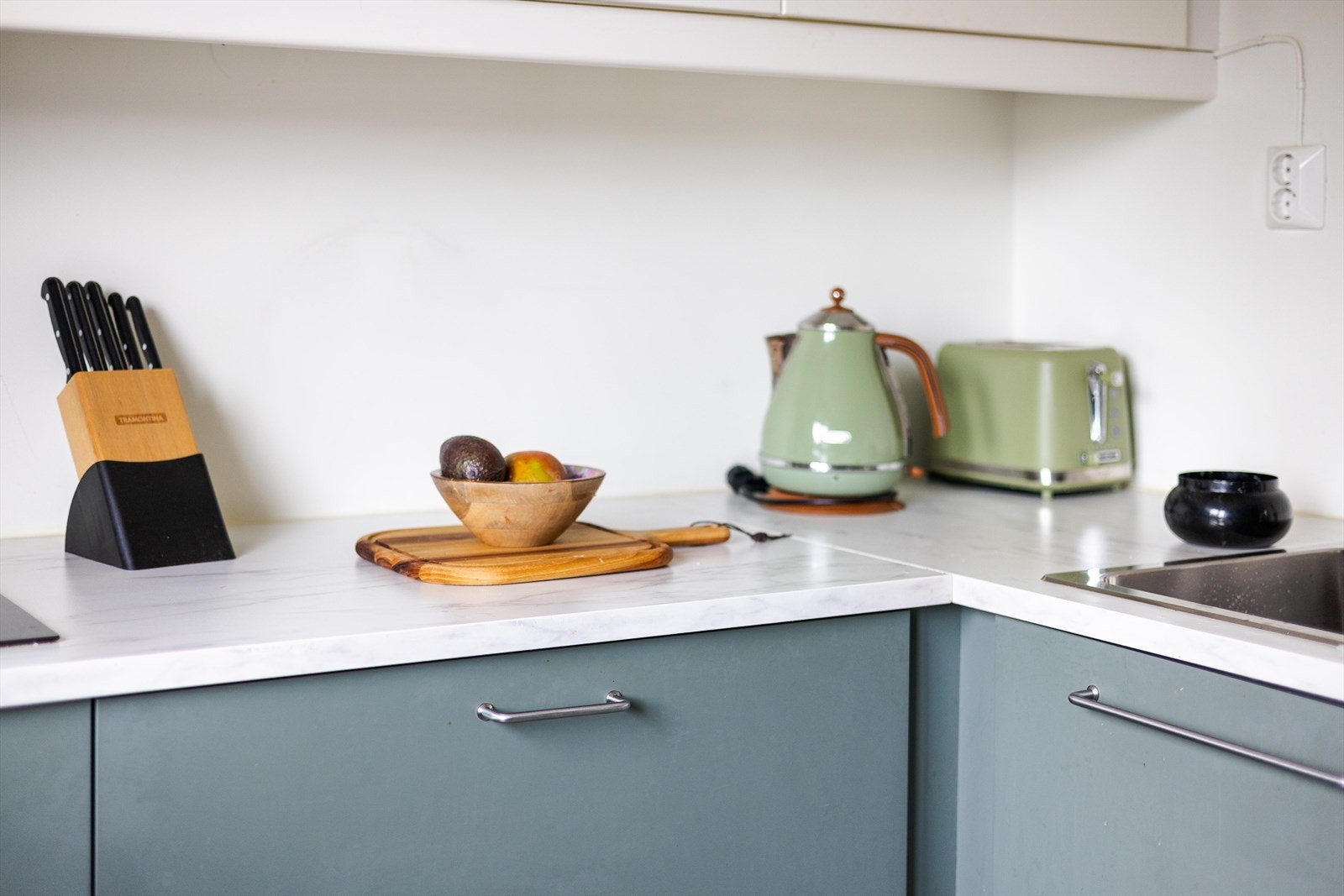 Detalj fra kjøkken - godt med benkeplass Galleribilde