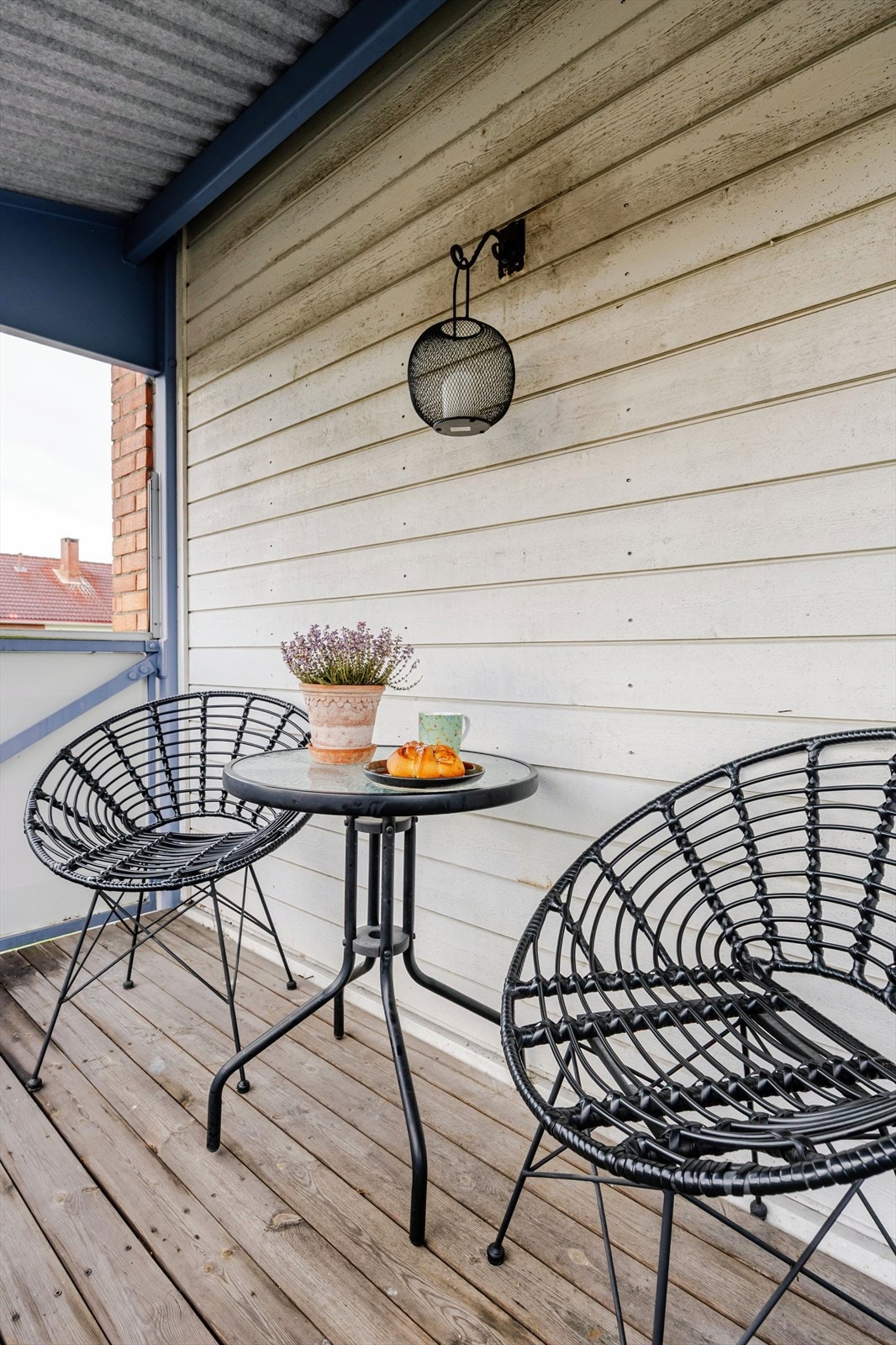 På balkongen har du fin plass til alt av ønskelig møblement Galleribilde